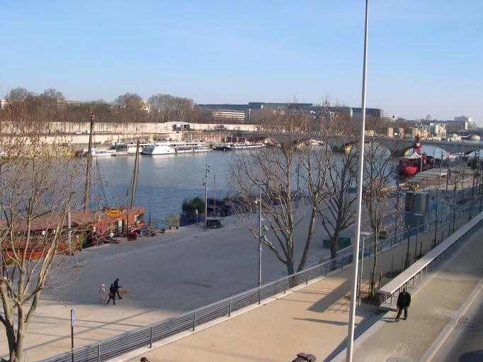  La Seine, vue depuis la Passerelle Simone de beauvoir
